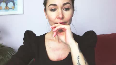 Snapshot of delilah_sweet chatting on 4, 12, 2025 delilah_sweet online show from 4, 12, 2025