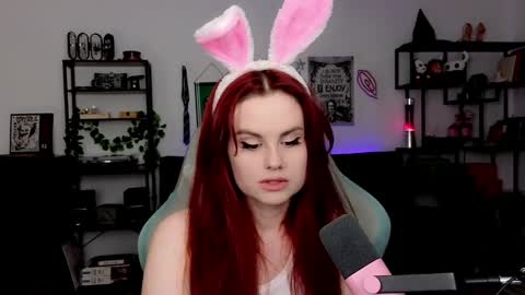 dellacrush_ online show from 5, 4, 2026