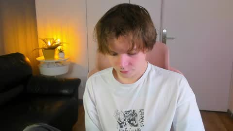 Snapshot of demianenglen chatting on 7, 4, 2026 demianenglen online show from 7, 4, 2026