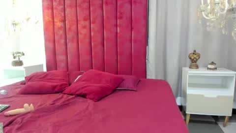   online show from 13, 4, 2026