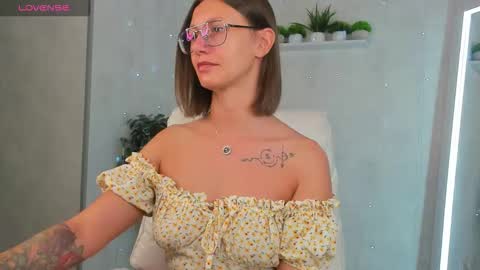 Elina online show from 12, 9, 2025