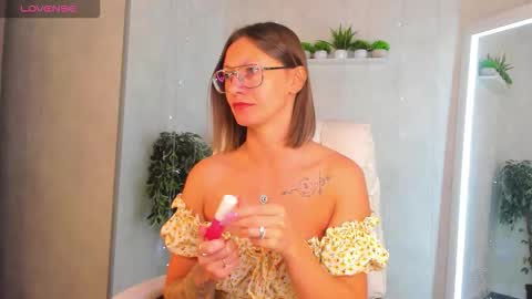 Elina online show from 15, 9, 2025