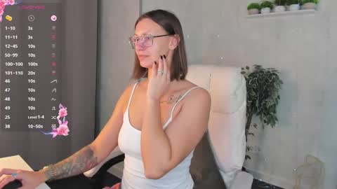 Elina online show from 7, 10, 2025