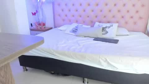 denisse_logan online show from 24, 4, 2026