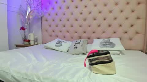 Snapshot of denisse_logan chatting on 7, 6, 2026 denisse_logan online show from 7, 6, 2026