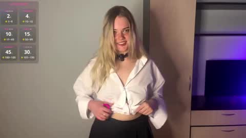 Snapshot of deonnahobb chatting on 6, 5, 2026 Luna online show from 6, 5, 2026