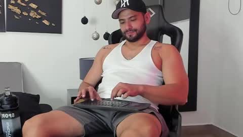 Snapshot of dereck_vega chatting on 19, 12, 2024 Dereck Vega online show from 19, 12, 2024