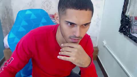 Snapshot of derek_storm_ chatting on 30, 10, 2025 D E R E K online show from 30, 10, 2025