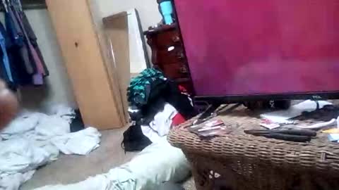 Snapshot of derrickagain chatting on 28, 4, 2026 Beeasy online show from 28, 4, 2026
