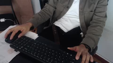 Snapshot of derrik_ chatting on 3, 1, 2025     online show from 3, 1, 2025