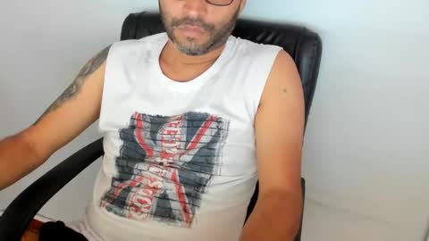 Snapshot of derrik_ chatting on 8, 6, 2026 online show from 8, 6, 2026