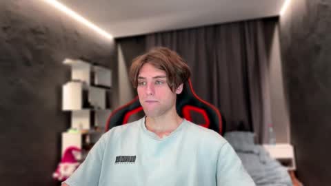 Snapshot of devilnut1 chatting on 13, 11, 2025 devilnut1 online show from 13, 11, 2025