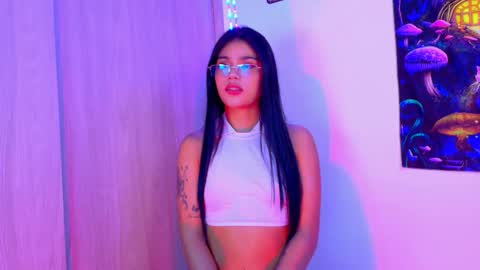 Snapshot of devours_fire chatting on 28, 10, 2025 Sara 3 online show from 28, 10, 2025