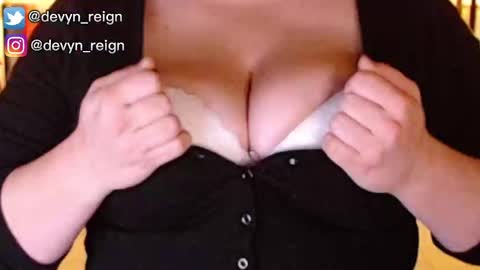 Devyn Reign online show from 5, 10, 2025