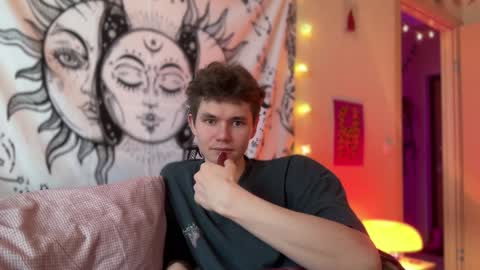 Snapshot of di_n_alex chatting on 26, 12, 2024 Di Alex online show from 26, 12, 2024