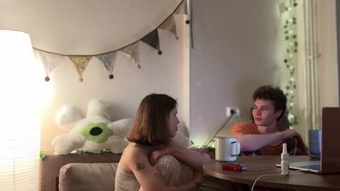 Snapshot of di_n_alex chatting on 4, 1, 2025 Di Alex online show from 4, 1, 2025