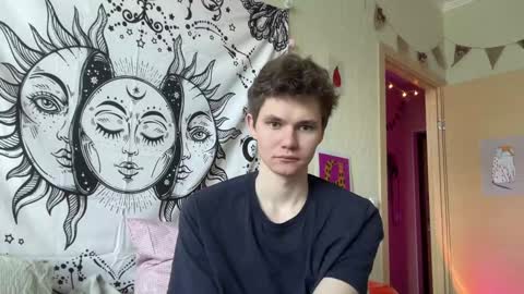 Snapshot of di_n_alex chatting on 5, 1, 2025 Di Alex online show from 5, 1, 2025