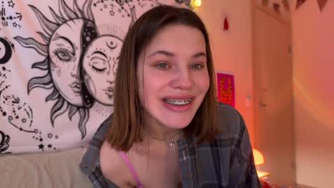 Snapshot of di_n_alex chatting on 10, 1, 2025 Di Alex online show from 10, 1, 2025