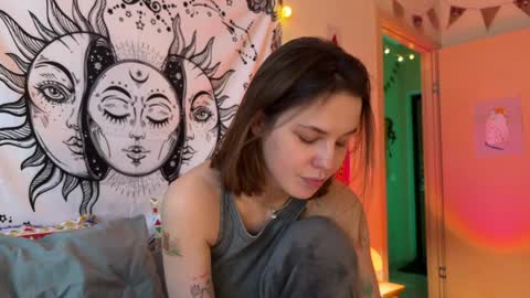 Snapshot of di_n_alex chatting on 12, 1, 2025 Di Alex online show from 12, 1, 2025