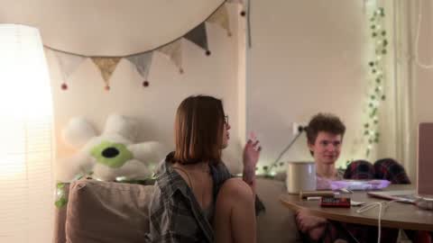 Snapshot of di_n_alex chatting on 18, 1, 2025 Di Alex online show from 18, 1, 2025