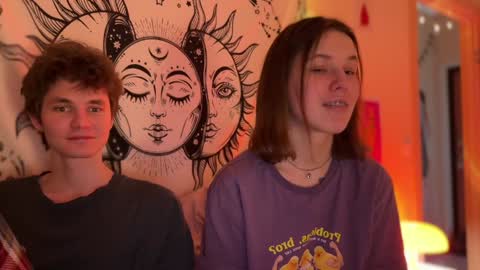 Snapshot of di_n_alex chatting on 2, 2, 2025 Di Alex online show from 2, 2, 2025