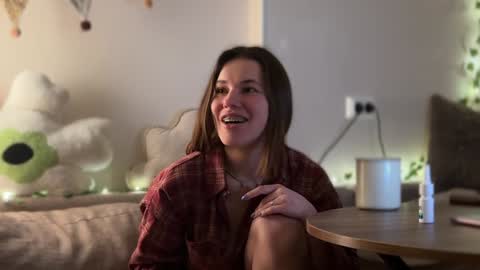 Snapshot of di_n_alex chatting on 6, 2, 2025 Di Alex online show from 6, 2, 2025