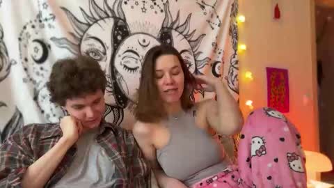 Snapshot of di_n_alex chatting on 12, 2, 2025 Di Alex online show from 12, 2, 2025