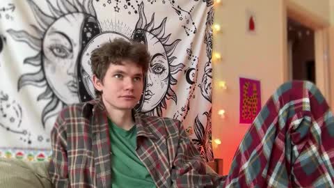 Snapshot of di_n_alex chatting on 13, 2, 2025 Di Alex online show from 13, 2, 2025