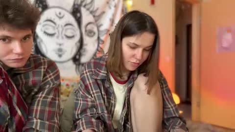 Snapshot of di_n_alex chatting on 13, 2, 2025 Di Alex online show from 13, 2, 2025