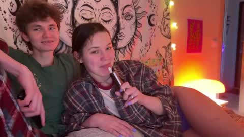 Snapshot of di_n_alex chatting on 13, 2, 2025 Di Alex online show from 13, 2, 2025