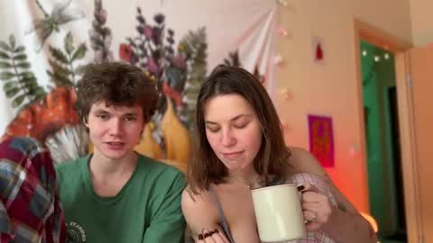 Snapshot of di_n_alex chatting on 27, 2, 2025 Di Alex online show from 27, 2, 2025