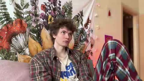 Snapshot of di_n_alex chatting on 1, 3, 2025 Di Alex online show from 1, 3, 2025