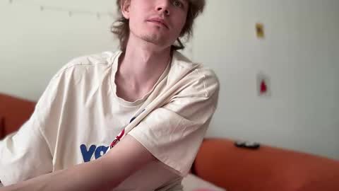 Snapshot of di_n_alex chatting on 2, 10, 2025 Di Alex online show from 2, 10, 2025