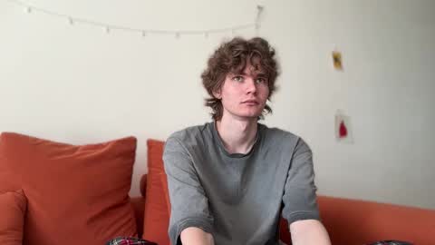 Snapshot of di_n_alex chatting on 4, 10, 2025 Di Alex online show from 4, 10, 2025