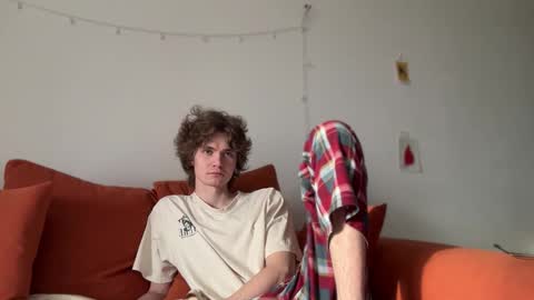 Snapshot of di_n_alex chatting on 10, 10, 2025 Di Alex online show from 10, 10, 2025