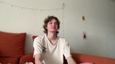 Snapshot of di_n_alex chatting on 15, 10, 2025 Di Alex online show from 15, 10, 2025