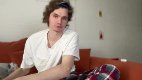 Snapshot of di_n_alex chatting on 18, 10, 2025 Di Alex online show from 18, 10, 2025