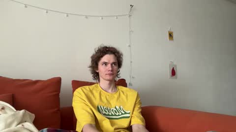 Snapshot of di_n_alex chatting on 19, 10, 2025 Di Alex online show from 19, 10, 2025