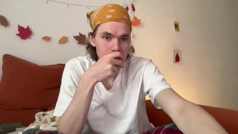 Snapshot of di_n_alex chatting on 5, 11, 2025 Di Alex online show from 5, 11, 2025