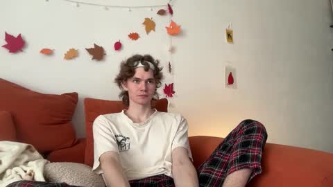 Snapshot of di_n_alex chatting on 7, 11, 2025 Di Alex online show from 7, 11, 2025