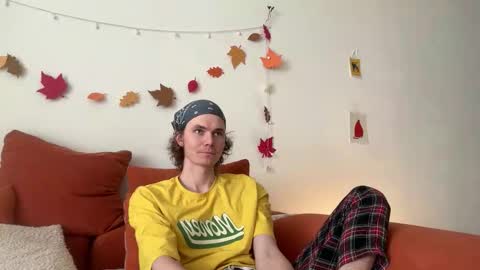 Snapshot of di_n_alex chatting on 8, 11, 2025 Di Alex online show from 8, 11, 2025