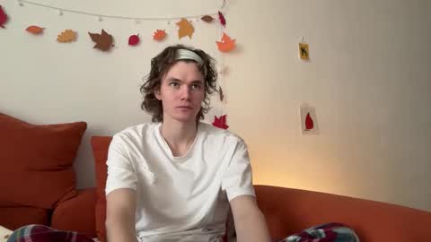 Snapshot of di_n_alex chatting on 14, 11, 2025 Di Alex online show from 14, 11, 2025