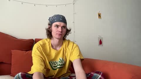 Snapshot of di_n_alex chatting on 22, 11, 2025 Di Alex online show from 22, 11, 2025