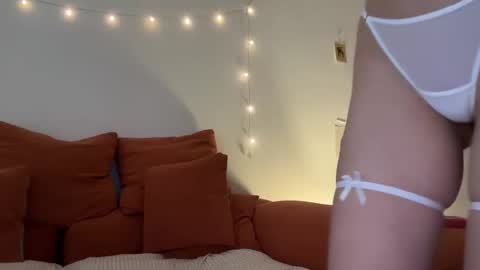 Snapshot of di_n_alex chatting on 28, 11, 2025 Di Alex online show from 28, 11, 2025