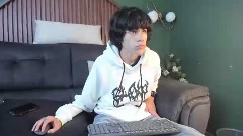 Snapshot of diamond_twink chatting on 4, 7, 2026 diamond_twink online show from 4, 7, 2026