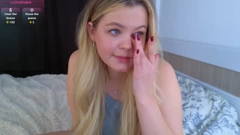 Snapshot of dianaholiday chatting on 17, 11, 2025 Olga online show from 17, 11, 2025