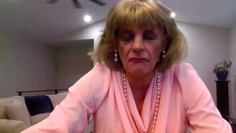 Snapshot of dianeheels chatting on 3, 6, 2026 dianeheels online show from 3, 6, 2026