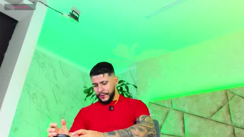 Snapshot of dickgriffith chatting on 28, 10, 2025 Dick Griffith online show from 28, 10, 2025