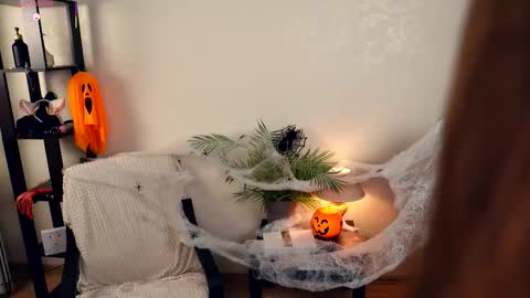 Elwyna online show from 28, 10, 2025