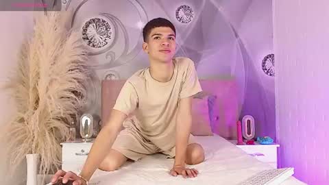 dilan_femboy_ online show from 4, 8, 2026